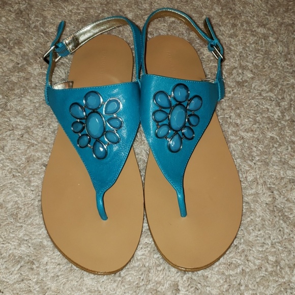 Banana Republic Shoes - NWOT Banana Republic Leather Thong Sandals
